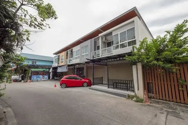 OYO 75323 Tha Burapa Home Bangsean - Dış Mekan