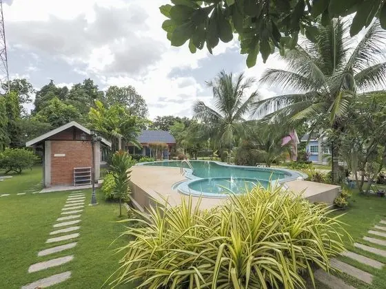 OYO 75339 Full Frame Resort