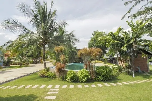 OYO 75339 Full Frame Resort