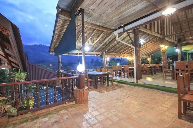 OYO 75353 Loy Chalet Resort