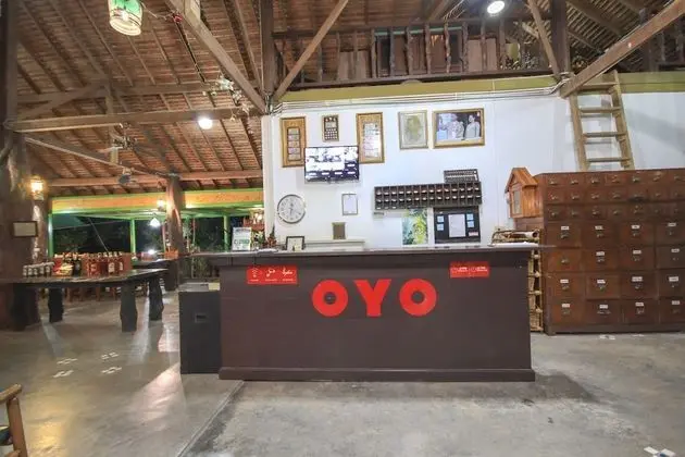 OYO 75353 Loy Chalet Resort - Lobi