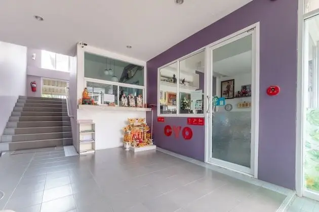 OYO 75363 V Place Apartment - Lobi