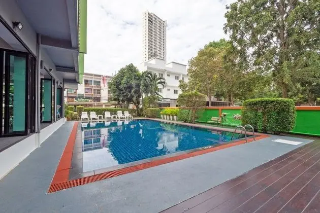 OYO 75367 UD Pattaya Hotel - Havuz