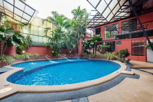 OYO 75369 Cozy Rooms@ pattaya Addicts - Havuz