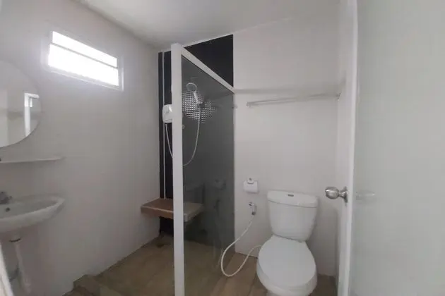 OYO 75383 Danthip Place - Banyo Tipleri