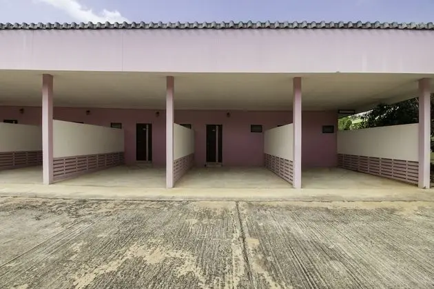 OYO 75392 Phachuen Resort - Otopark