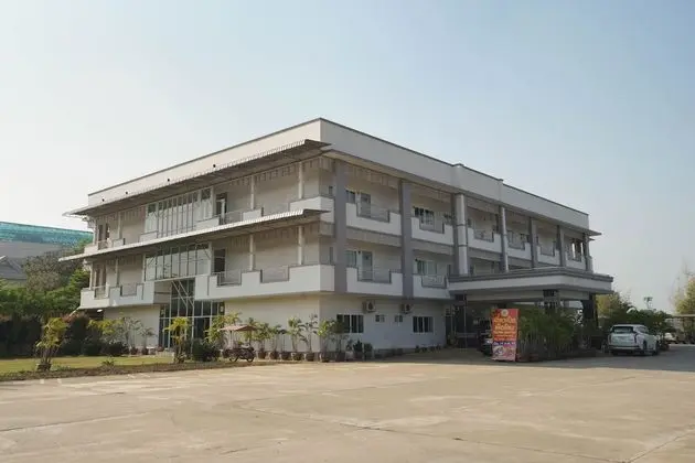 OYO 75394 Sakthong Grand Hotel - Dış Mekan