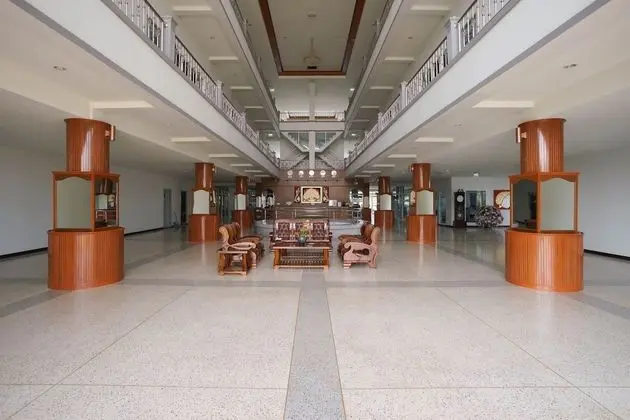 OYO 75394 Sakthong Grand Hotel - Lobi