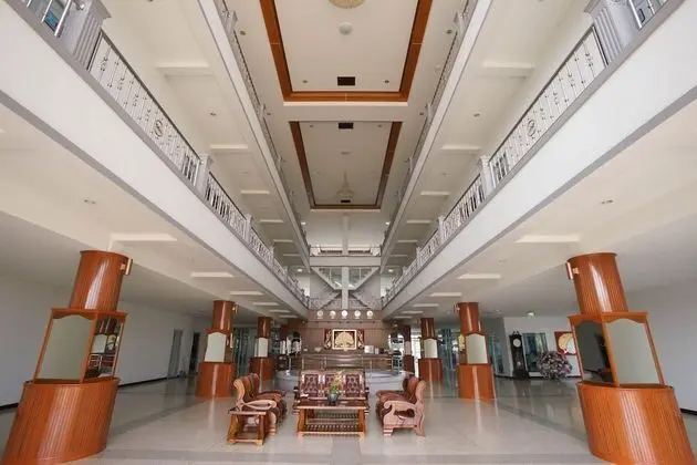 OYO 75394 Sakthong Grand Hotel - Yerinde Yemek
