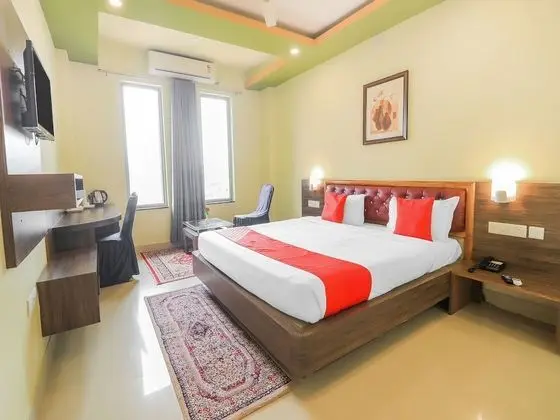 OYO 7583 Hotel Suraj Palace 1