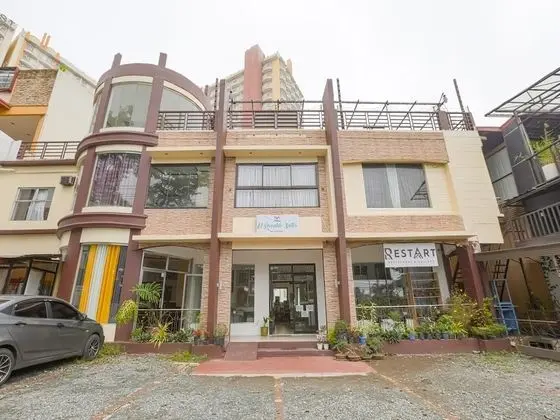 OYO 759 Royal South Garden Suites