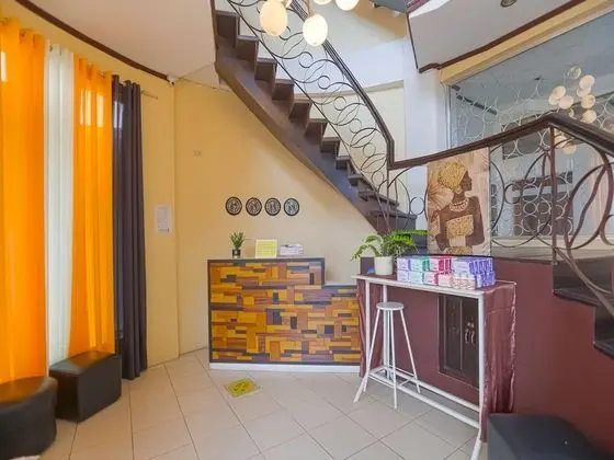OYO 759 Royal South Garden Suites - Lobi