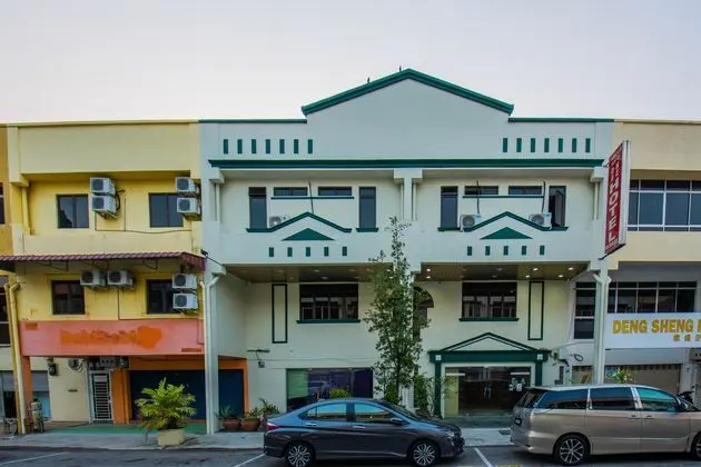 OYO 764 Hotel Famous Inn