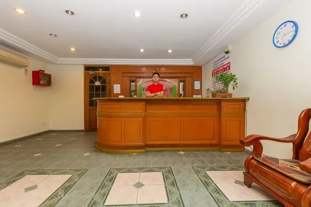 OYO 764 Hotel Famous Inn - Lobi