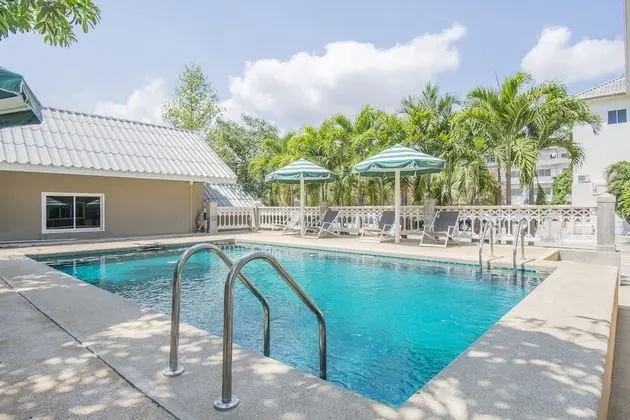 OYO 765 Pom Pom Residence - Havuz