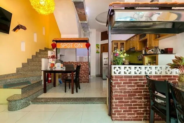 OYO 768 Lantern Food & Hostel - Lobi