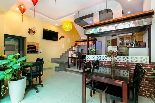 OYO 768 Lantern Food & Hostel - Yerinde Yemek