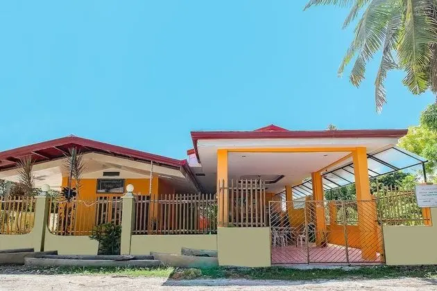 OYO 770 J5 Guest House & Restobar