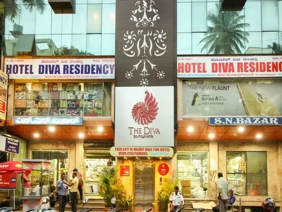 OYO 7752 Hotel Diva Residency - Dış Mekan