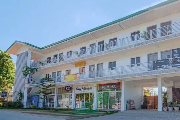 OYO 778 Fat J Apartelle - Dış Mekan
