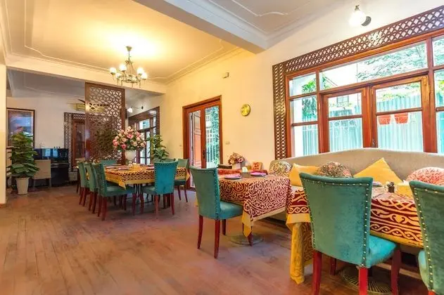 OYO 779 Aisha Hotel And Apartment - Yerinde Yemek