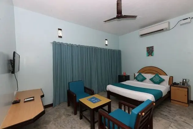 OYO 7829 Santhi inn