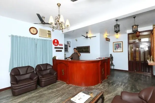 OYO 7829 Santhi inn - Lobi
