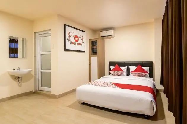 OYO 786 Sutomo Guest House