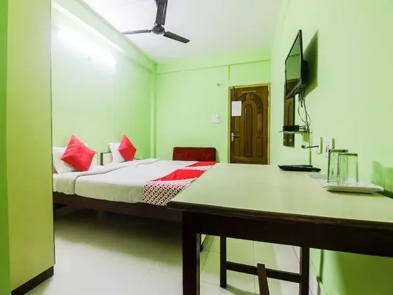 OYO 7934 Hotel Priyodarshani - Oda
