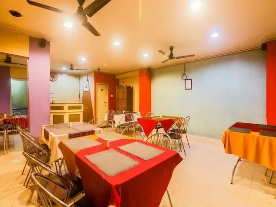 OYO 7934 Hotel Priyodarshani - Yerinde Yemek