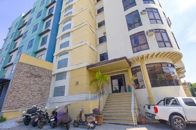 OYO 794 Regatta Residences