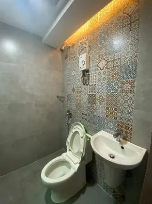 OYO 797 Brickwood Suites - Banyo Tipleri