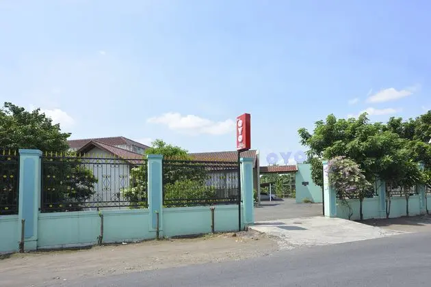 OYO 810 Idola Residence