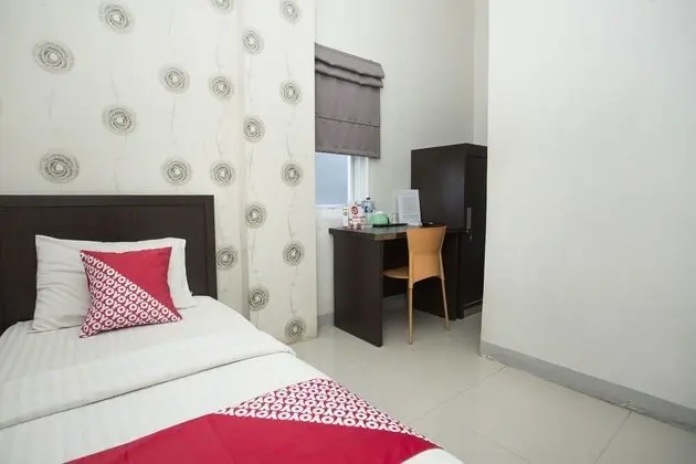 OYO 819 Bumi Mas Guest House - Oda