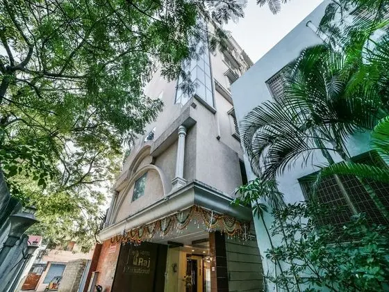 OYO 8198 Hotel Raj International
