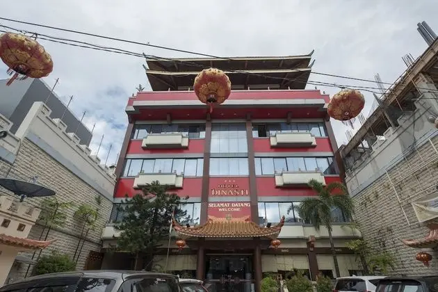 OYO 821 Hotel Dinasti - Dış Mekan