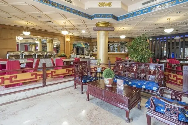 OYO 821 Hotel Dinasti - Lobi