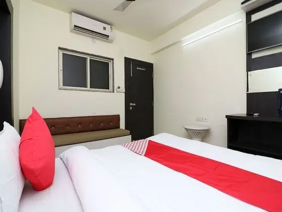 OYO 8219 Hotel Manan