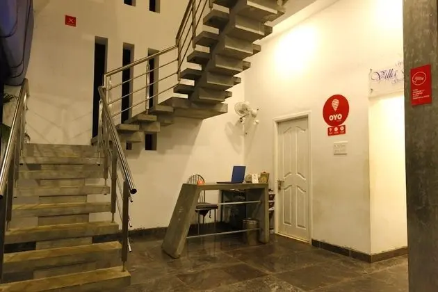 OYO 8229 Marine Drive - Lobi
