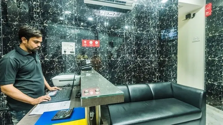OYO 8298 Zee Residency - Lobi