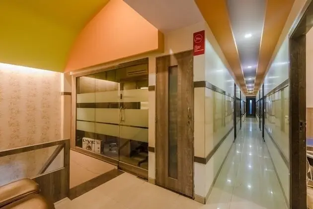OYO 8311 Hotel Galaxy Residency - İç Mekan