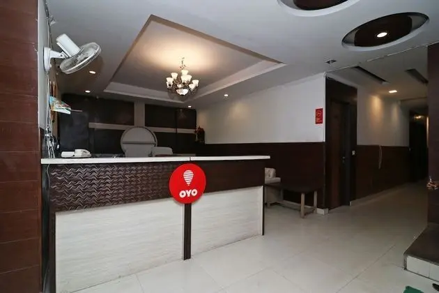 OYO 8349 Hotel Crown Palace - Lobi