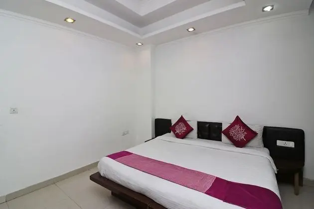 OYO 8349 Hotel Crown Palace - Oda