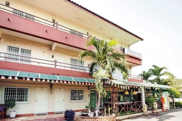 OYO 838 Aromdee Apartment