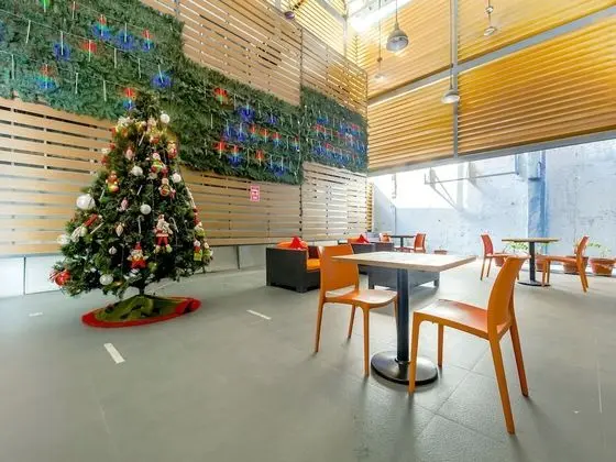 OYO 841 Metro Deluxe Residences