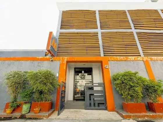OYO 841 Metro Deluxe Residences