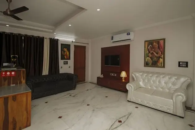 OYO 8430 Absin Hospitality - Lobi