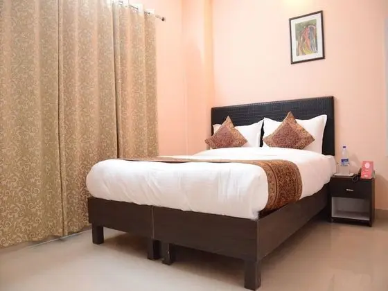 OYO 8448 Hotel Shyamal