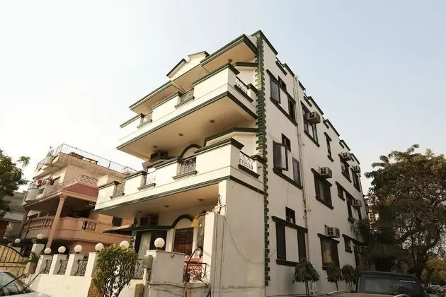 OYO 8535 Hotel Mayarch