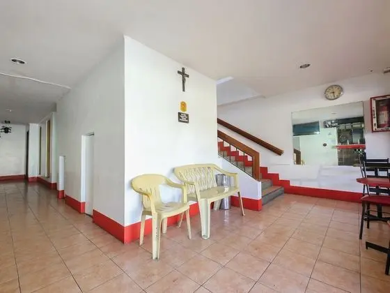 OYO 854 Busline Apartelle - Lobi